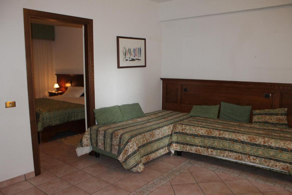 Residence La Piscina Isola del Gran Sasso dʼItalia Rom bilde